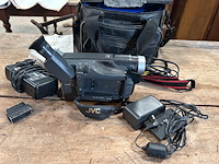 Jvc compact vhs camcorder met accessoires - afbeelding 1 van  3