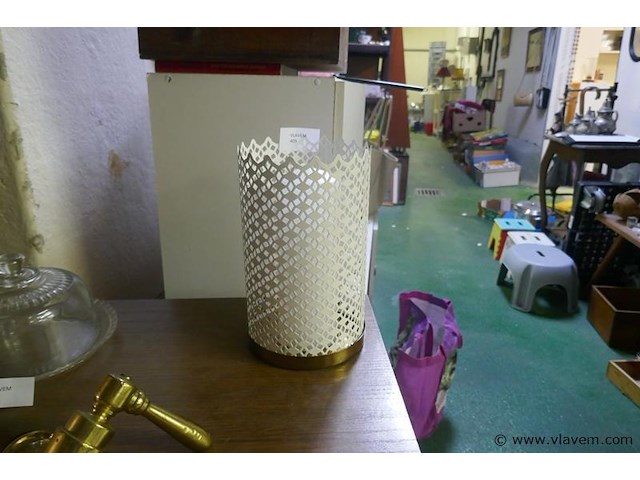 Kaarsenhouder in metaal met kaars - afbeelding 1 van  1