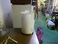 Kaarsenhouder in metaal met kaars - afbeelding 1 van  1