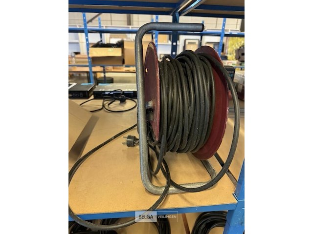 Kabel 220volt op haspel - afbeelding 2 van  3
