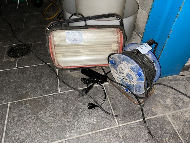 Kabelhaspel + lamp - afbeelding 1 van  3