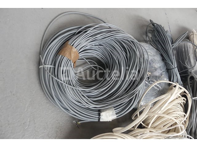 Kabels voor internet, telefoon, alarm - afbeelding 2 van  14