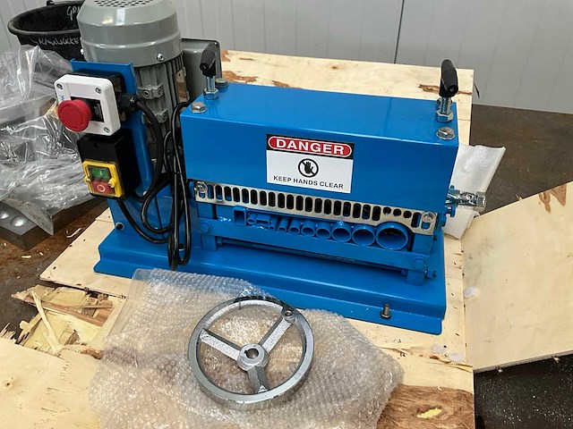 Kabelstripmachine - afbeelding 2 van  6