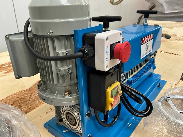 Kabelstripmachine - afbeelding 3 van  8