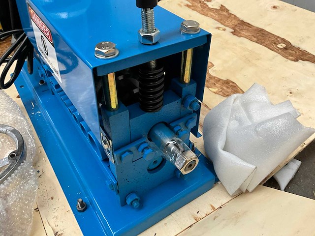 Kabelstripmachine - afbeelding 5 van  8