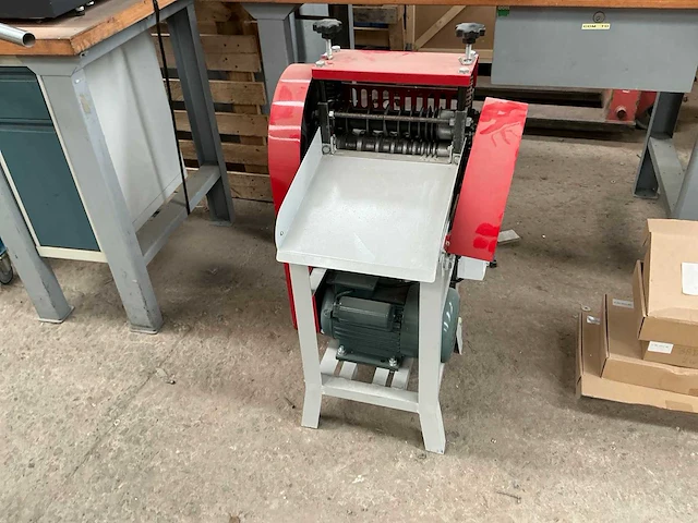 Kabelstripmachine - afbeelding 1 van  7