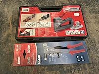 Kabeltracker en popnageltang