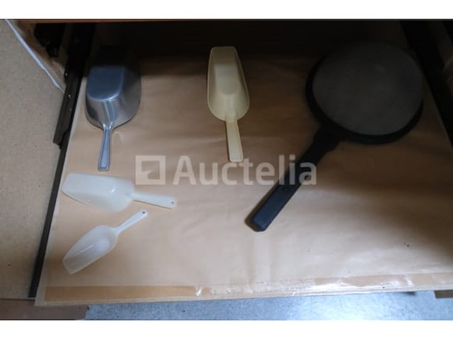 Kabinet met inhoud - afbeelding 10 van  18