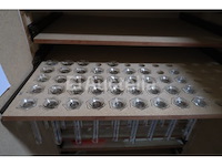 Kabinet met inhoud - afbeelding 1 van  18