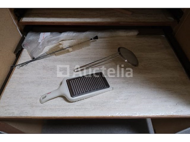 Kabinet met inhoud - afbeelding 12 van  18