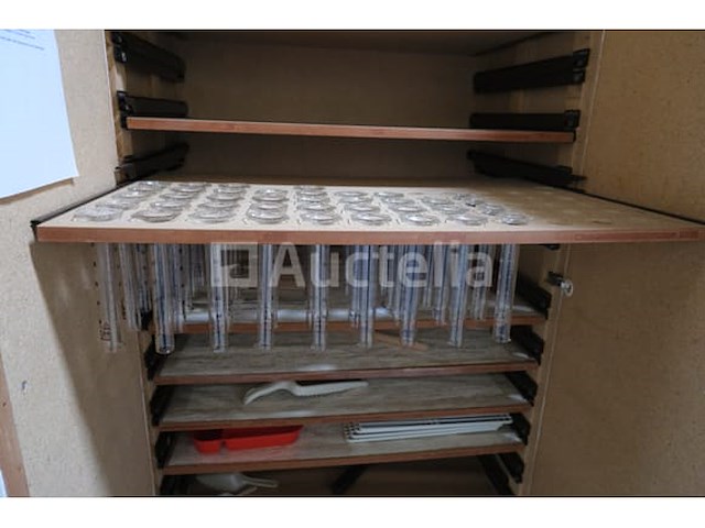 Kabinet met inhoud - afbeelding 17 van  18