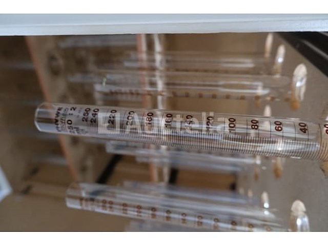 Kabinet met inhoud - afbeelding 2 van  18