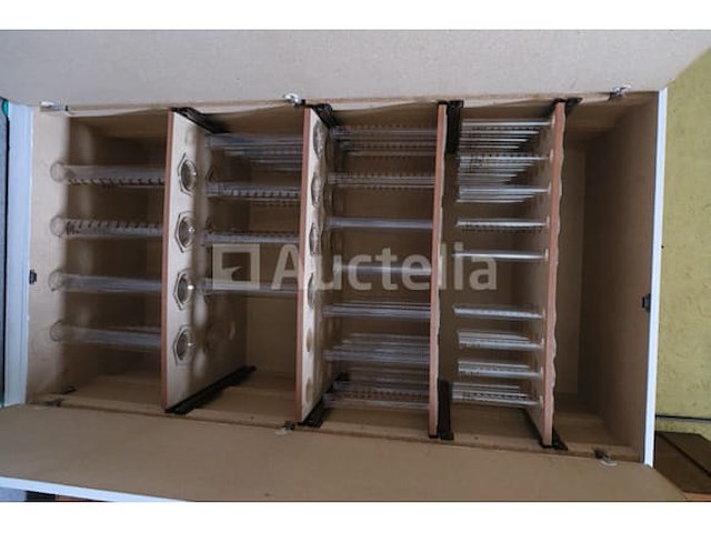 Kabinet met inhoud - afbeelding 1 van  18