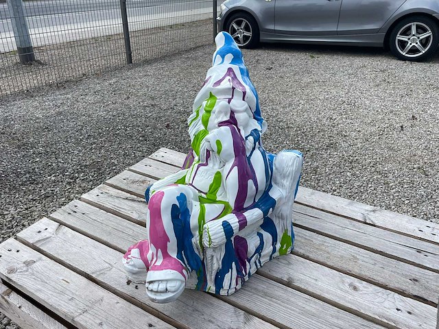 Kabouter in stoel h50cm white trash - afbeelding 1 van  2