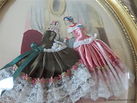 Kader met figuren en stof - afbeelding 3 van  3