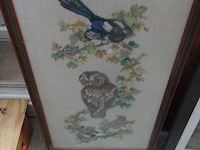 Kader uil borduurwerk hoogte 70cm x40cm - afbeelding 1 van  1