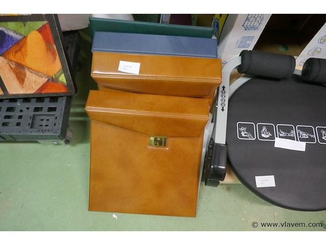 Kaften met plastiek instekers - afbeelding 1 van  1