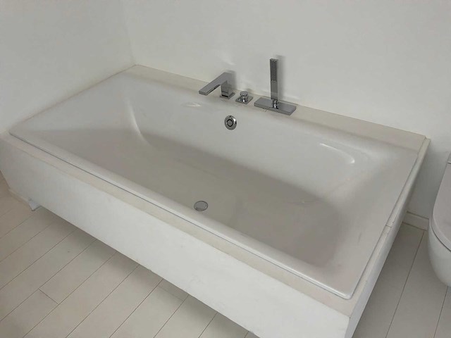 Kaldewei silenio bad met hansgrohe handdouche - afbeelding 1 van  11