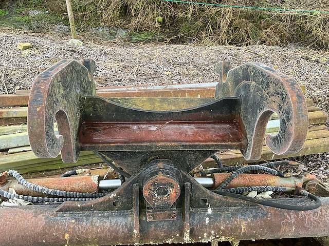 Kantelende grondverzetbak - afbeelding 8 van  9