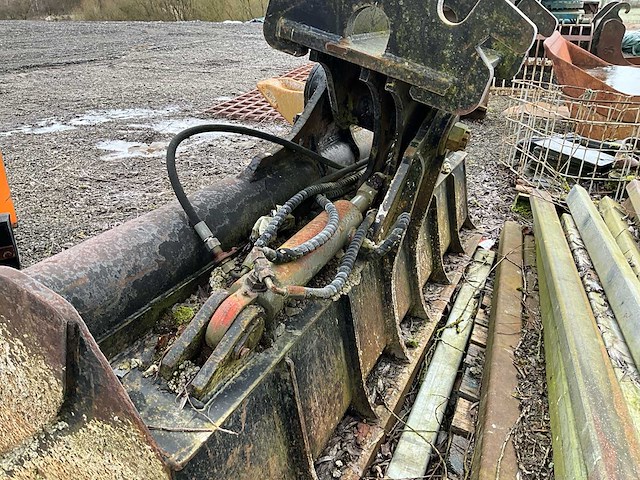 Kantelende grondverzetbak - afbeelding 9 van  9