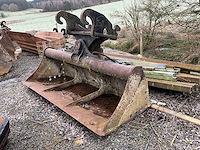 Kantelende grondverzetbak - afbeelding 1 van  9