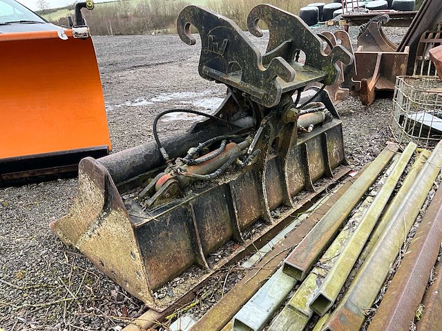 Kantelende grondverzetbak - afbeelding 3 van  9