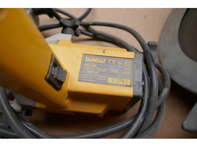 Kantenfreesmachine dewalt + cirkelzaagmachine makita - afbeelding 3 van  6