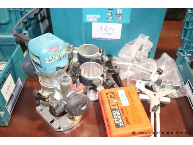 Kantenfreesmachine makita rt0702 - afbeelding 2 van  3
