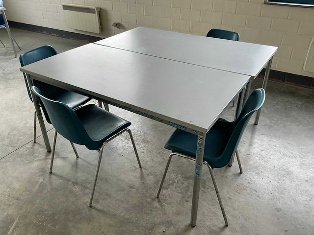 Kantinetafeld en stoelen - afbeelding 2 van  3