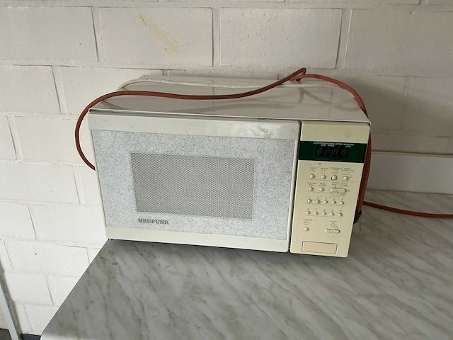 Kantinetafeld en stoelen - afbeelding 3 van  3