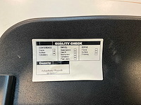 Kantinetafels stoelen en decoratie - afbeelding 11 van  13