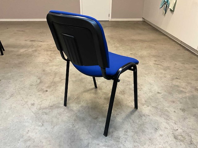 Kantinetafels stoelen en decoratie - afbeelding 8 van  11