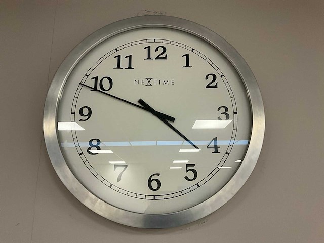 Kantinetafels stoelen en decoratie - afbeelding 11 van  11