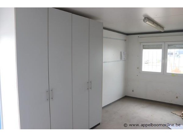 Kantoorcontainer, met raam, deur en ingebouwde kasten - afbeelding 3 van  5
