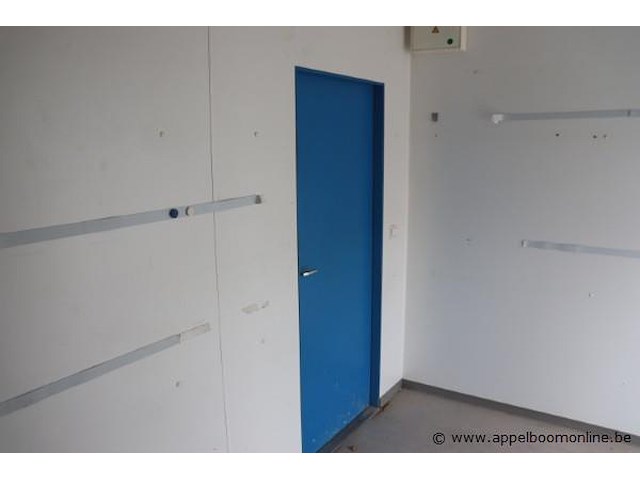 Kantoorcontainer, met raam, deur en ingebouwde kasten - afbeelding 4 van  5