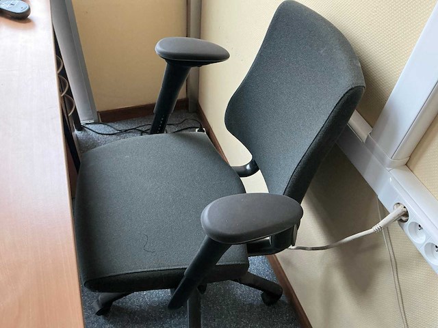 Kantoormeubilair in unit 20 - afbeelding 16 van  21