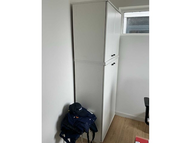 Kantoormeubilair in unit 604 - afbeelding 13 van  17