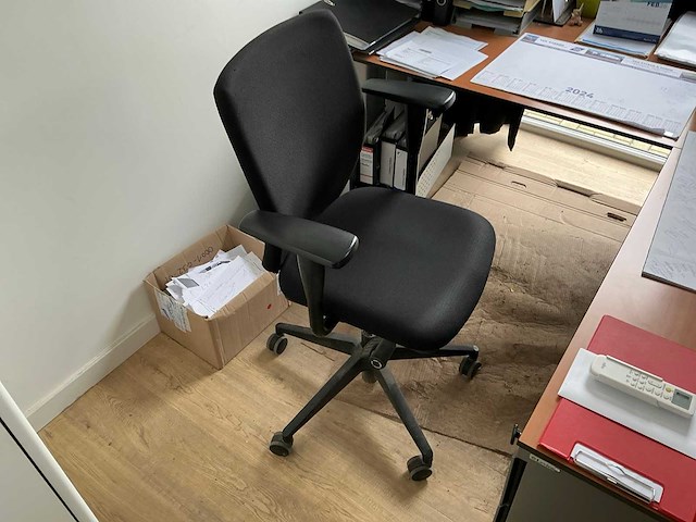 Kantoormeubilair in unit 604 - afbeelding 16 van  17