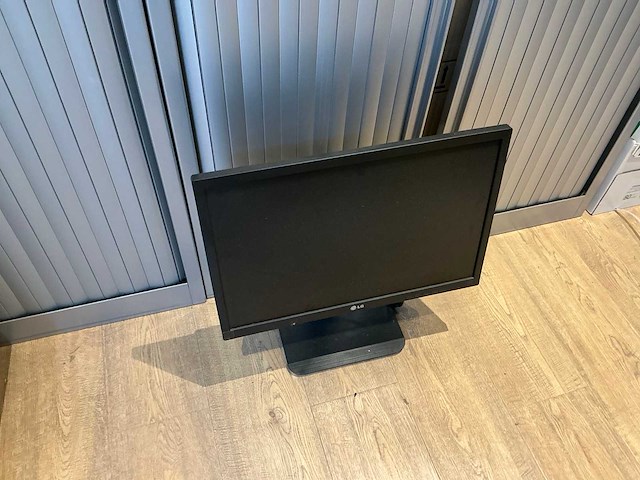 Kantoormeubilair in unit 604 - afbeelding 3 van  17