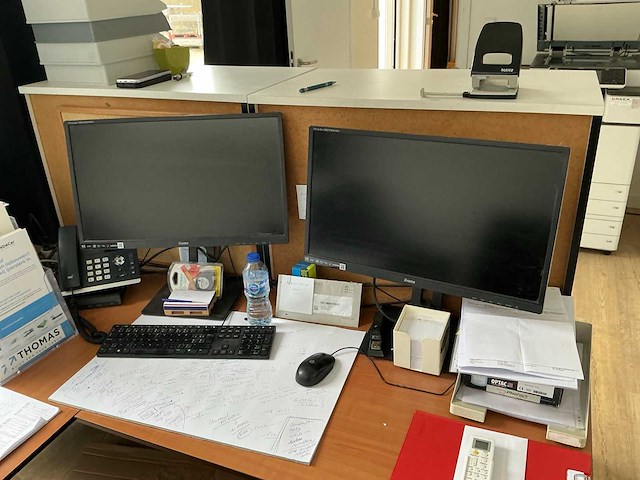 Kantoormeubilair in unit 604 - afbeelding 9 van  17