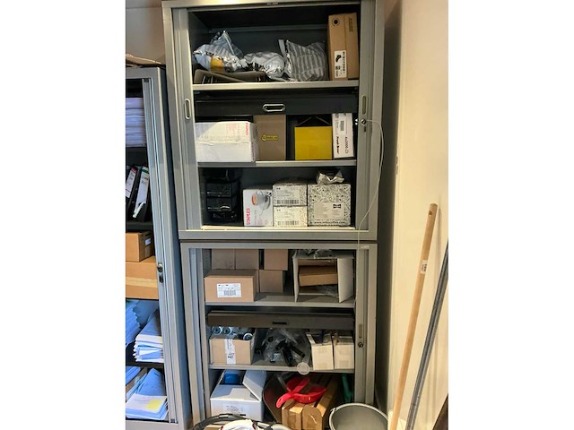 Kantoormeubilair in unit 604 - afbeelding 12 van  17