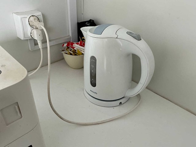 Kantoormeubilair in unit 604 - afbeelding 15 van  17