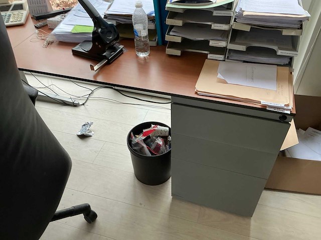 Kantoormeubilair in unit 605 - afbeelding 3 van  15