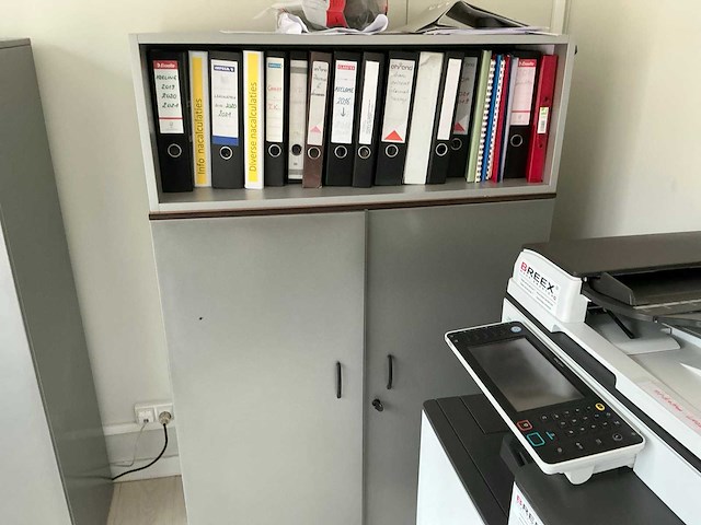 Kantoormeubilair in unit 605 - afbeelding 5 van  15