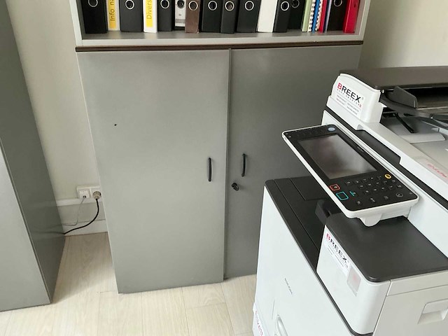 Kantoormeubilair in unit 605 - afbeelding 6 van  15