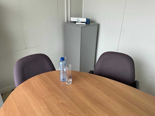 Kantoormeubilair in unit 605 - afbeelding 9 van  15