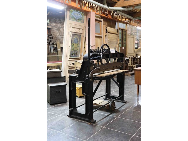 Kapmachine om fineerhout te snijden - afbeelding 1 van  7