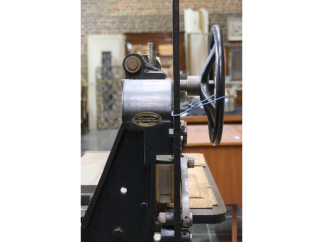 Kapmachine om fineerhout te snijden - afbeelding 3 van  7