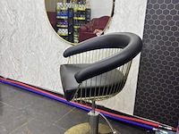 Kappersstoel met wandspiegel