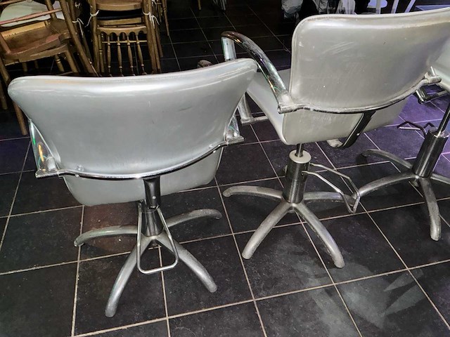 Kapsalon - 4 verstelbare stoelen - afbeelding 2 van  10